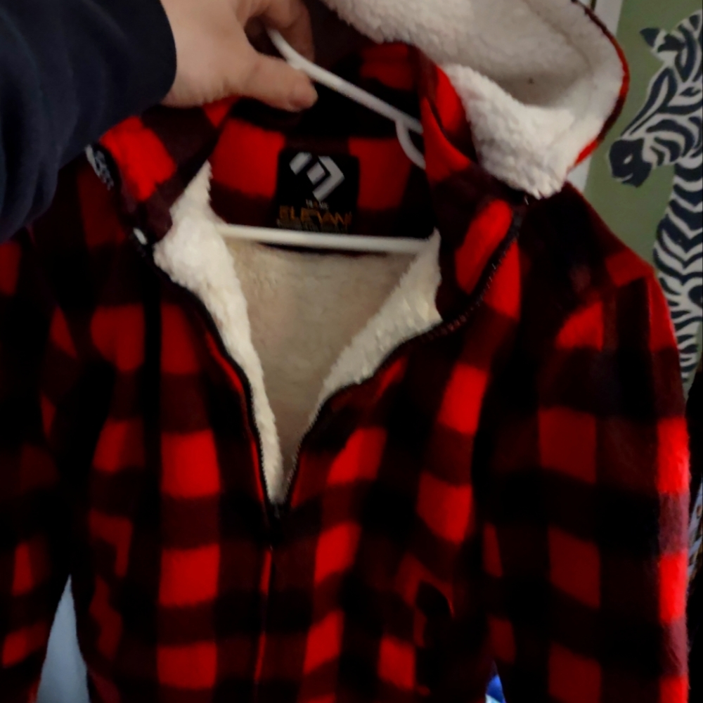 Elevani plaid red and black fleece coat very warm been worn handful of times in